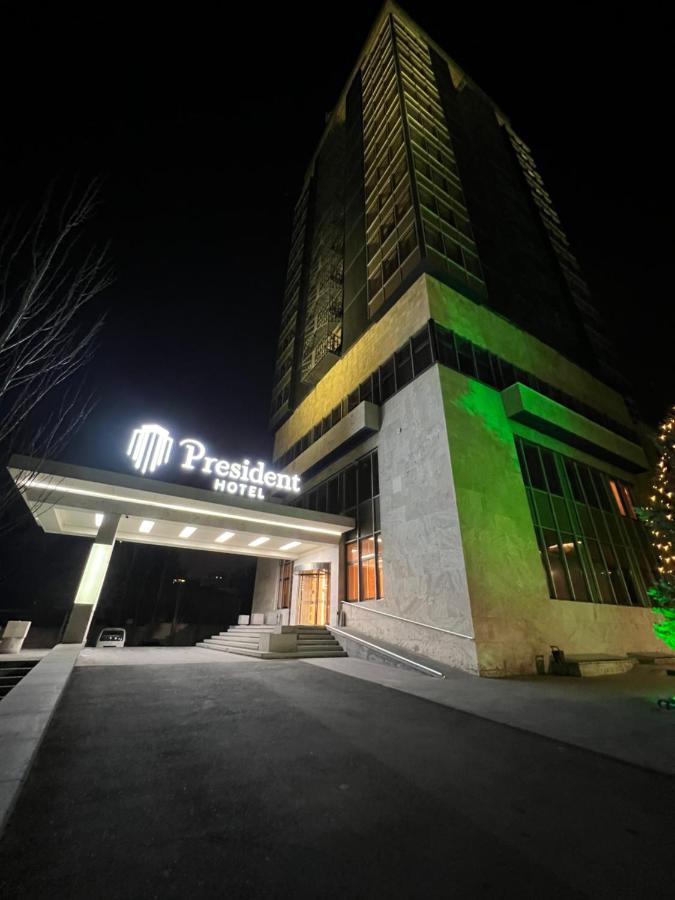 Hrazdan Hotel Yerevan Bagian luar foto