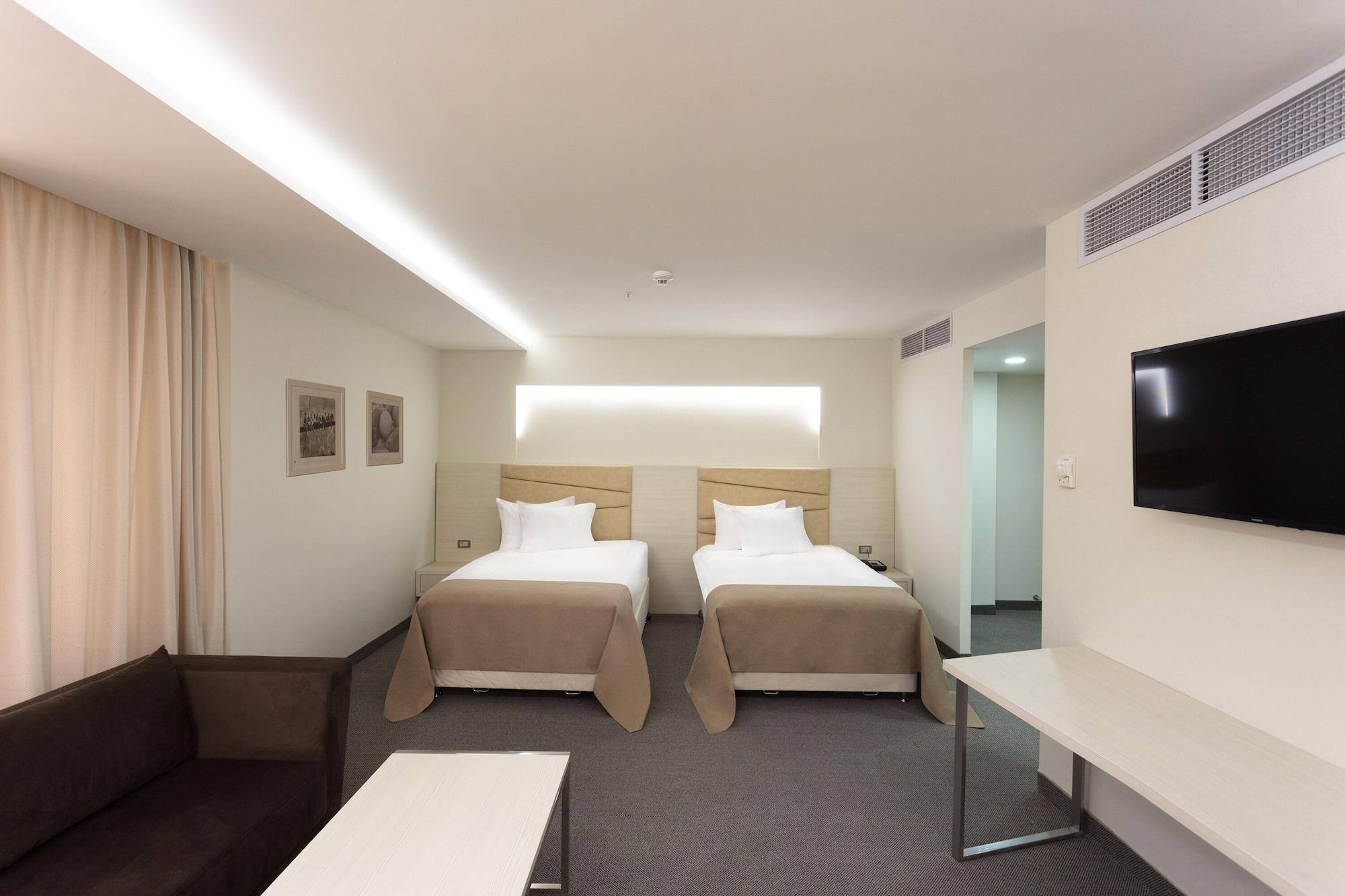 Hrazdan Hotel Yerevan Bagian luar foto