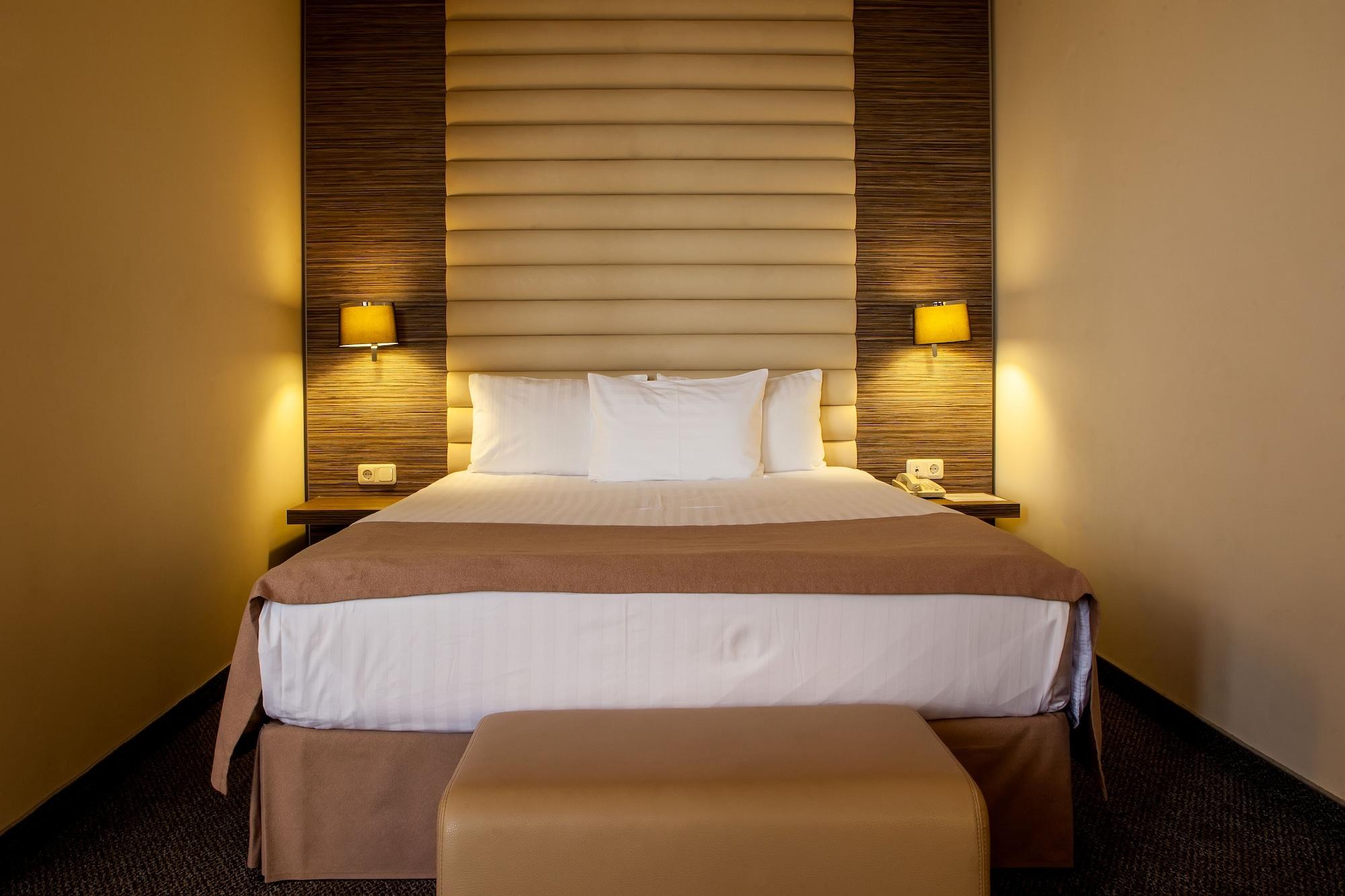 Hrazdan Hotel Yerevan Bagian luar foto