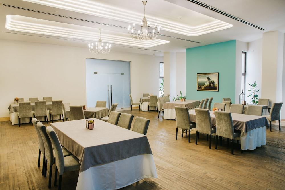 Hrazdan Hotel Yerevan Bagian luar foto