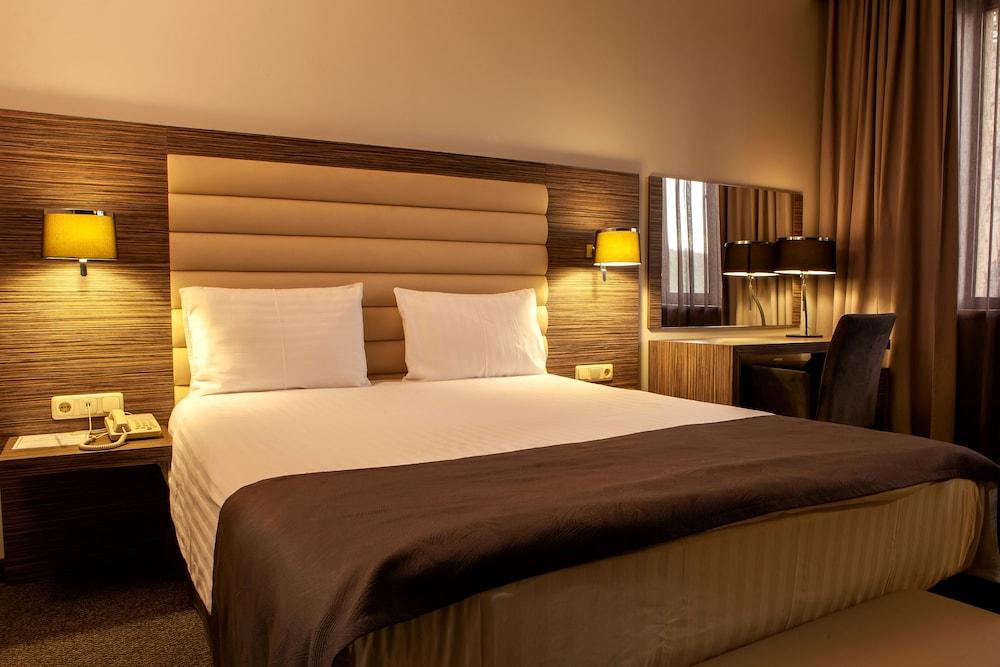 Hrazdan Hotel Yerevan Bagian luar foto