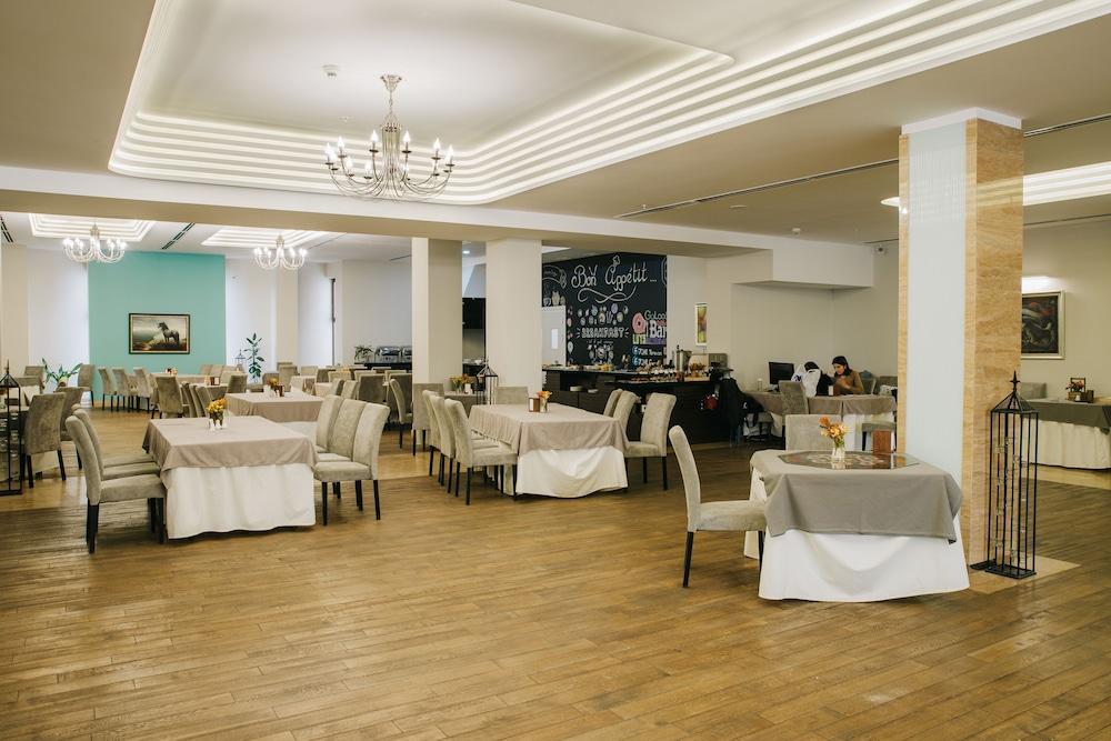 Hrazdan Hotel Yerevan Bagian luar foto