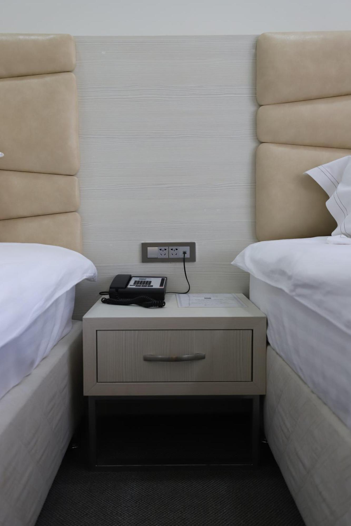 Hrazdan Hotel Yerevan Bagian luar foto