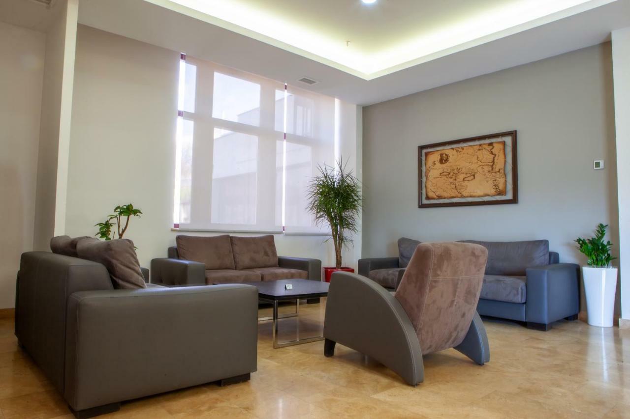 Hrazdan Hotel Yerevan Bagian luar foto