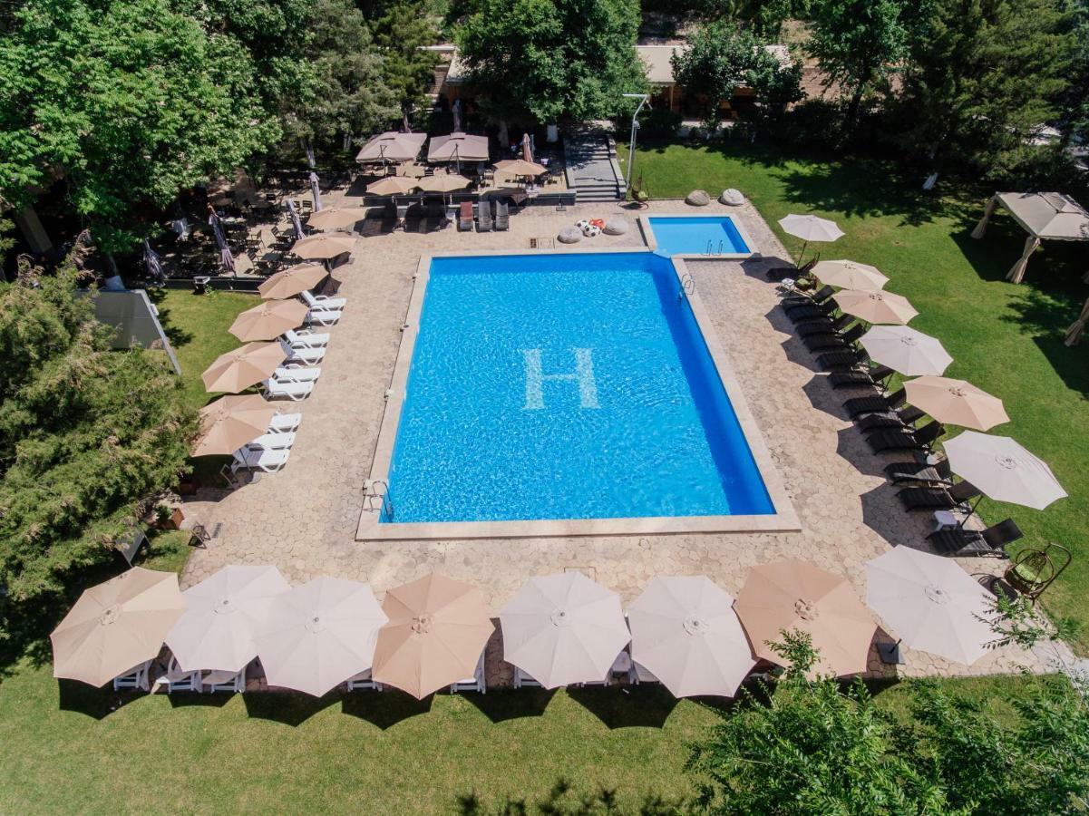 Hrazdan Hotel Yerevan Bagian luar foto