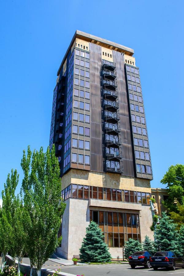 Hrazdan Hotel Yerevan Bagian luar foto