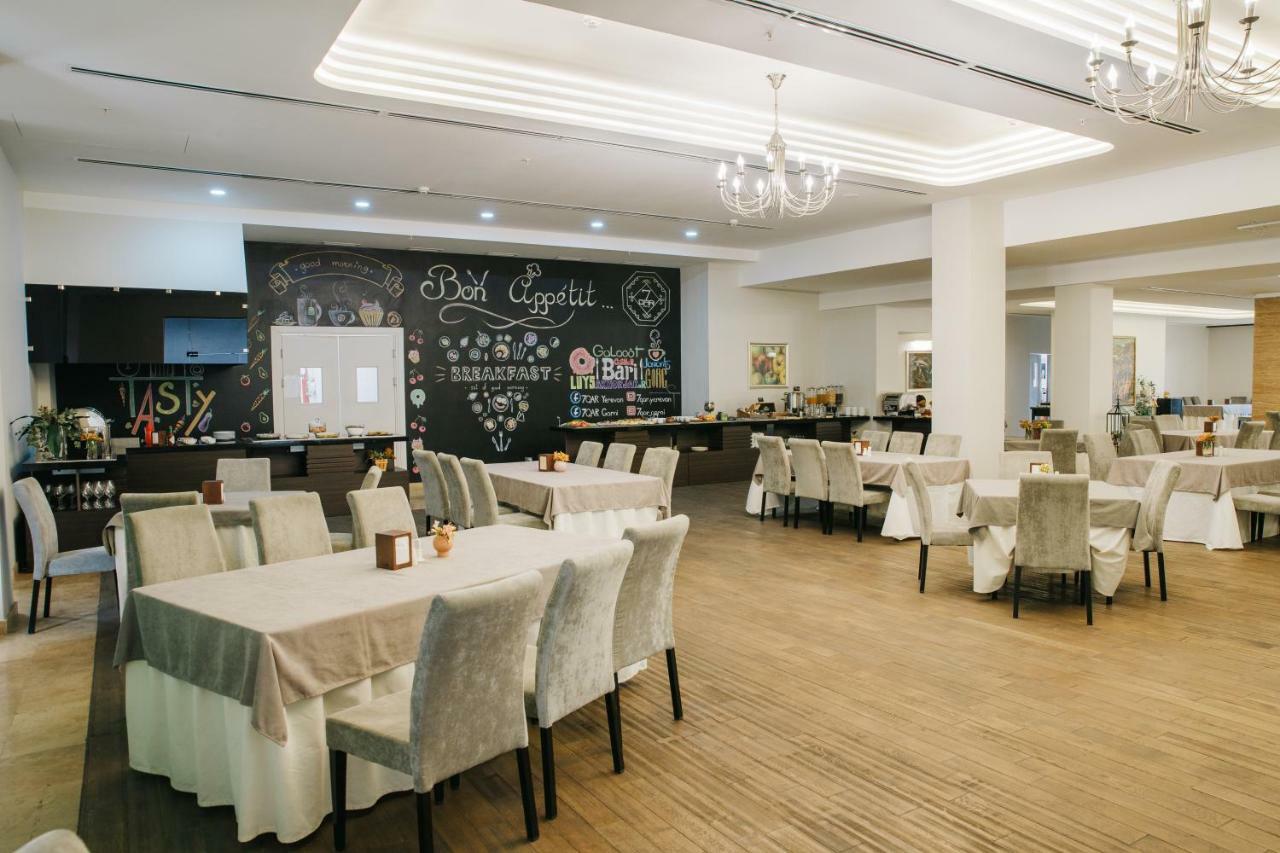 Hrazdan Hotel Yerevan Bagian luar foto