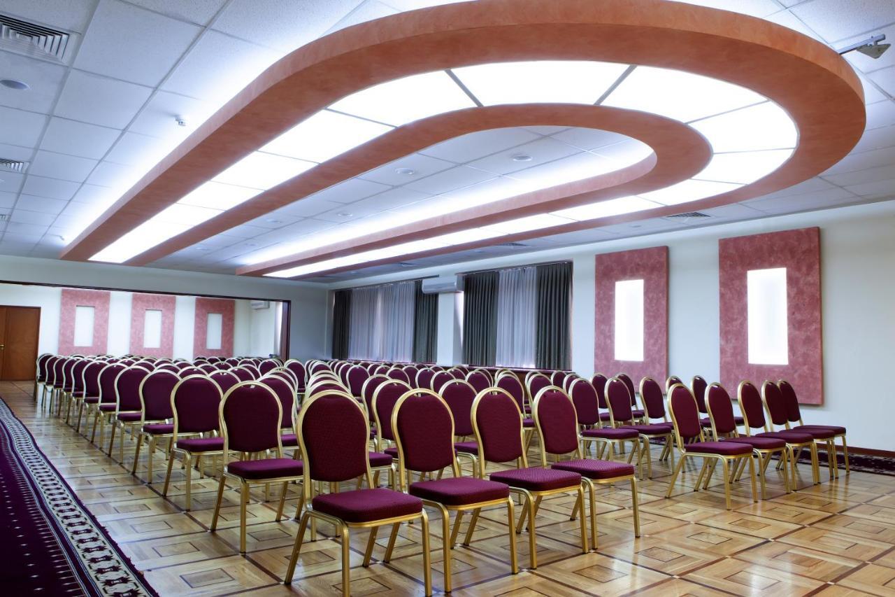 Hrazdan Hotel Yerevan Bagian luar foto