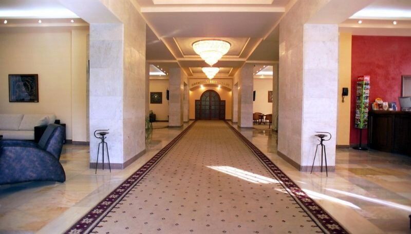 Hrazdan Hotel Yerevan Bagian luar foto